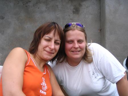 Les Filles pendant l'ap�ro