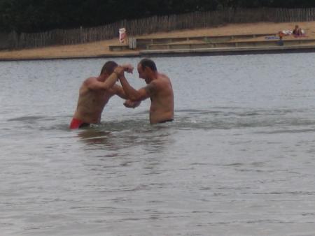 Les frangins chahutent